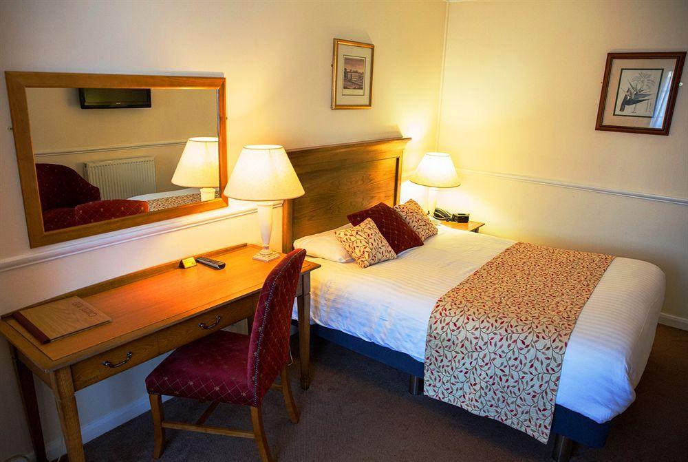Queens Head Inn Nassington Екстер'єр фото