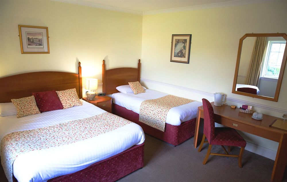Queens Head Inn Nassington Екстер'єр фото