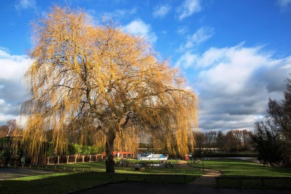 Queens Head Inn Nassington Екстер'єр фото
