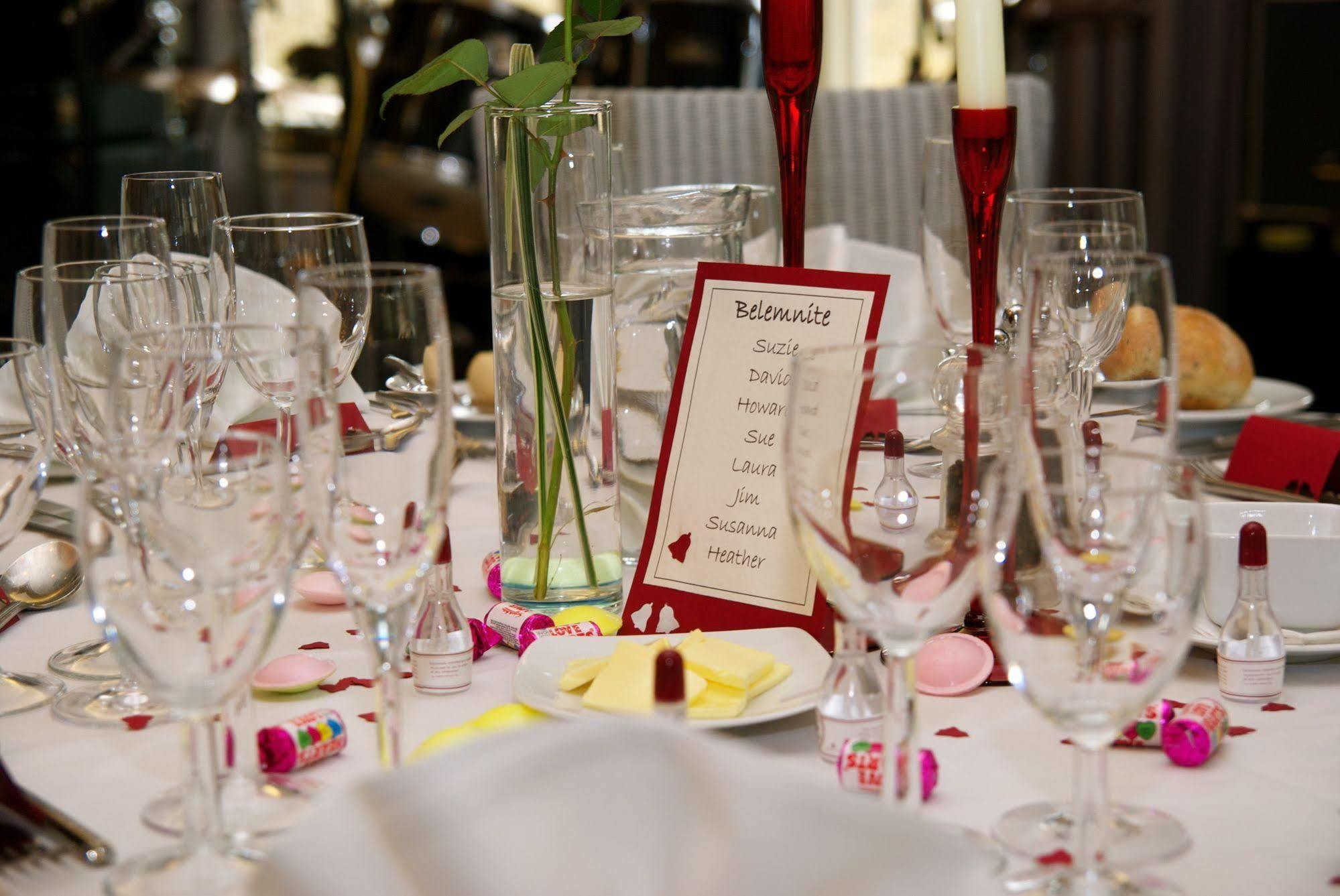 Queens Head Inn Nassington Екстер'єр фото
