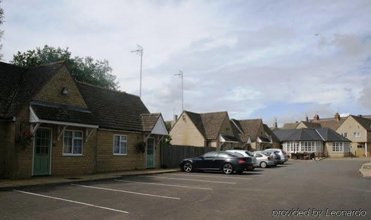 Queens Head Inn Nassington Екстер'єр фото