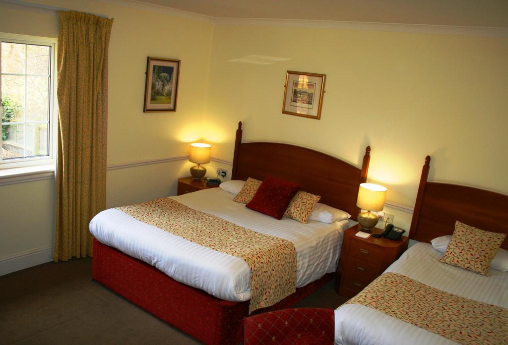 Queens Head Inn Nassington Екстер'єр фото