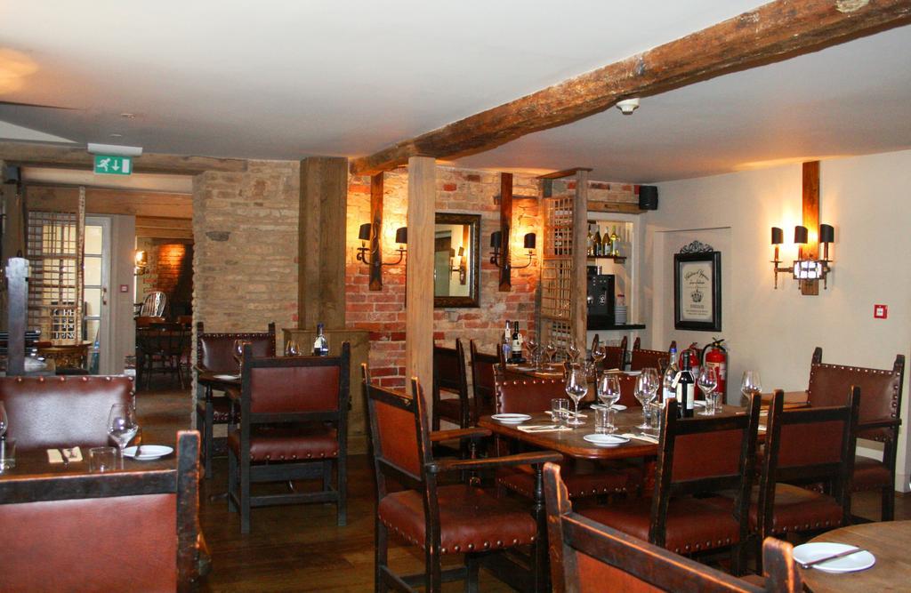Queens Head Inn Nassington Екстер'єр фото