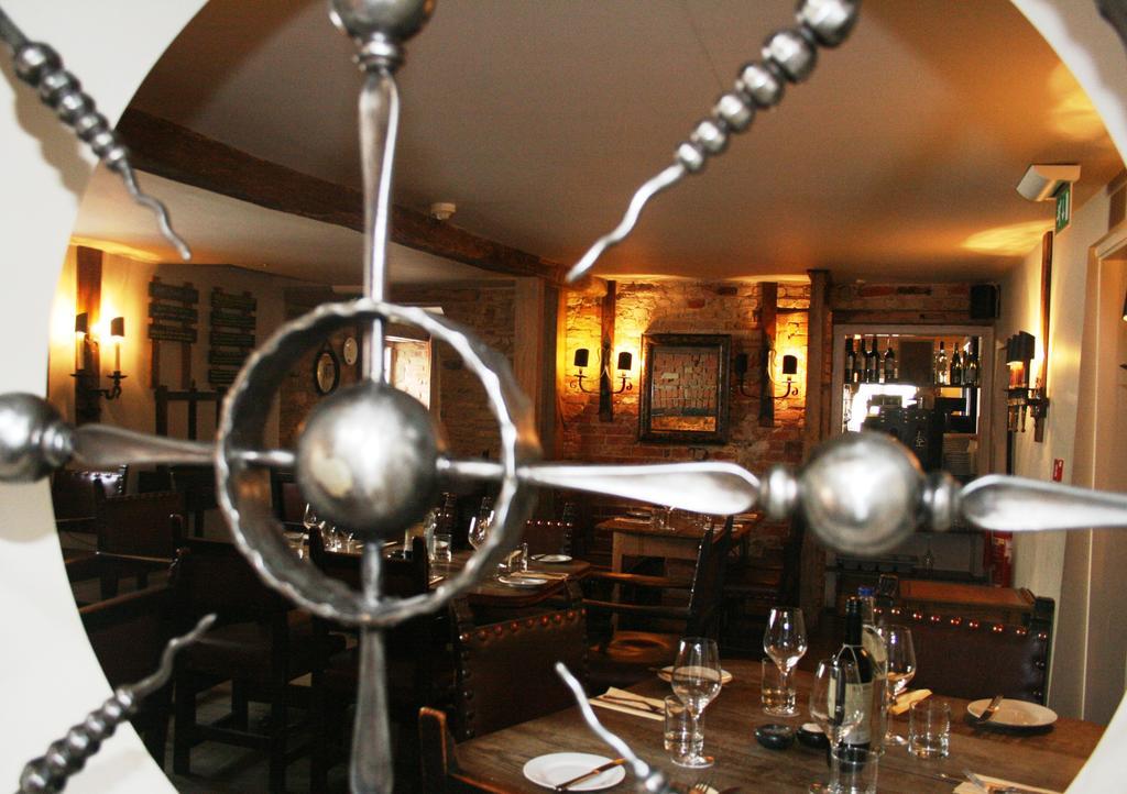 Queens Head Inn Nassington Екстер'єр фото
