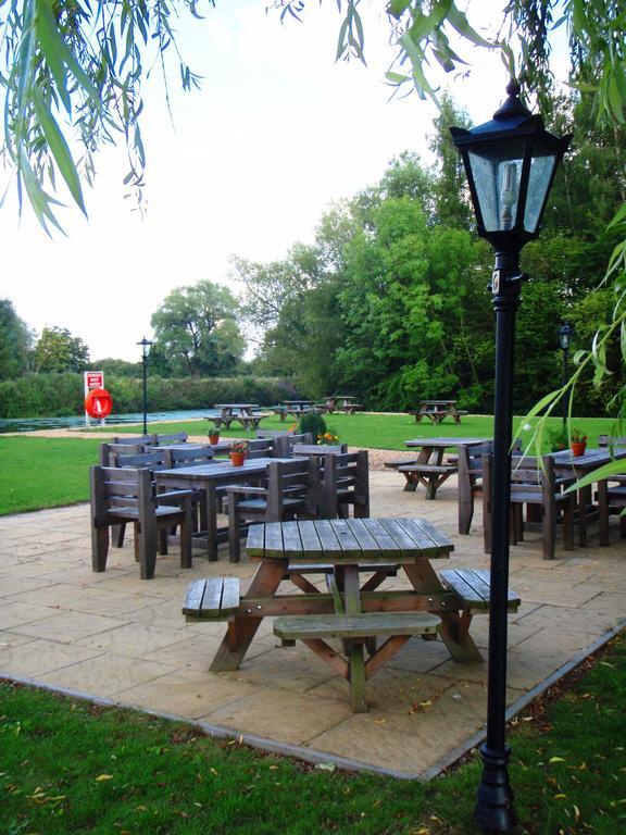 Queens Head Inn Nassington Екстер'єр фото