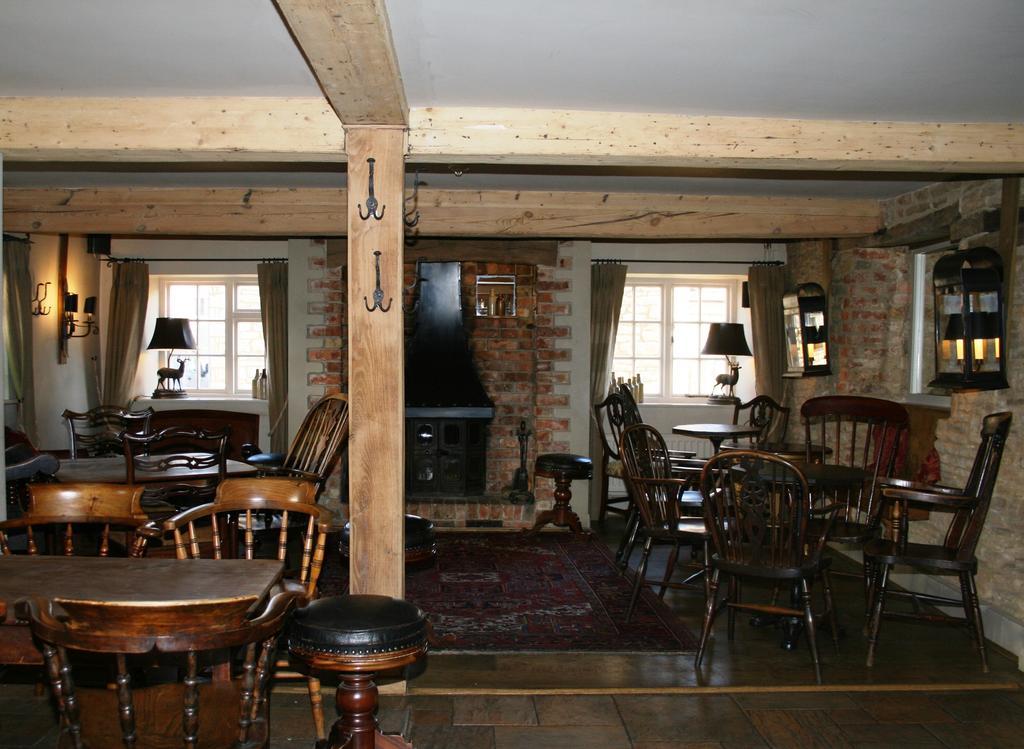 Queens Head Inn Nassington Екстер'єр фото