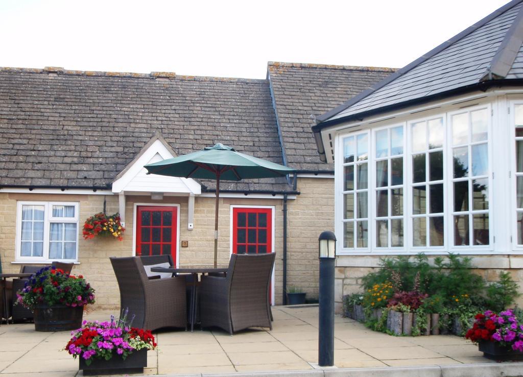 Queens Head Inn Nassington Екстер'єр фото