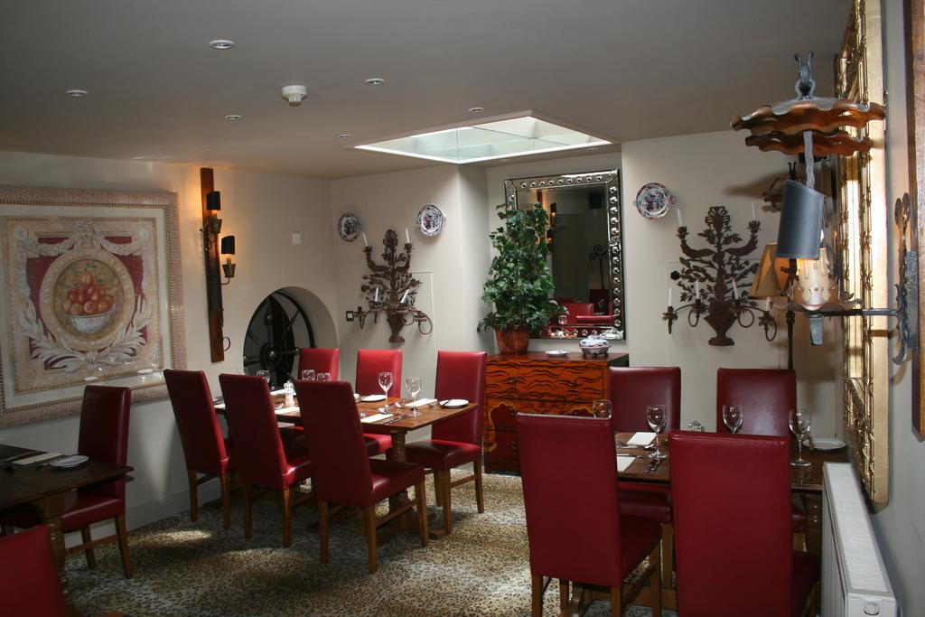 Queens Head Inn Nassington Екстер'єр фото