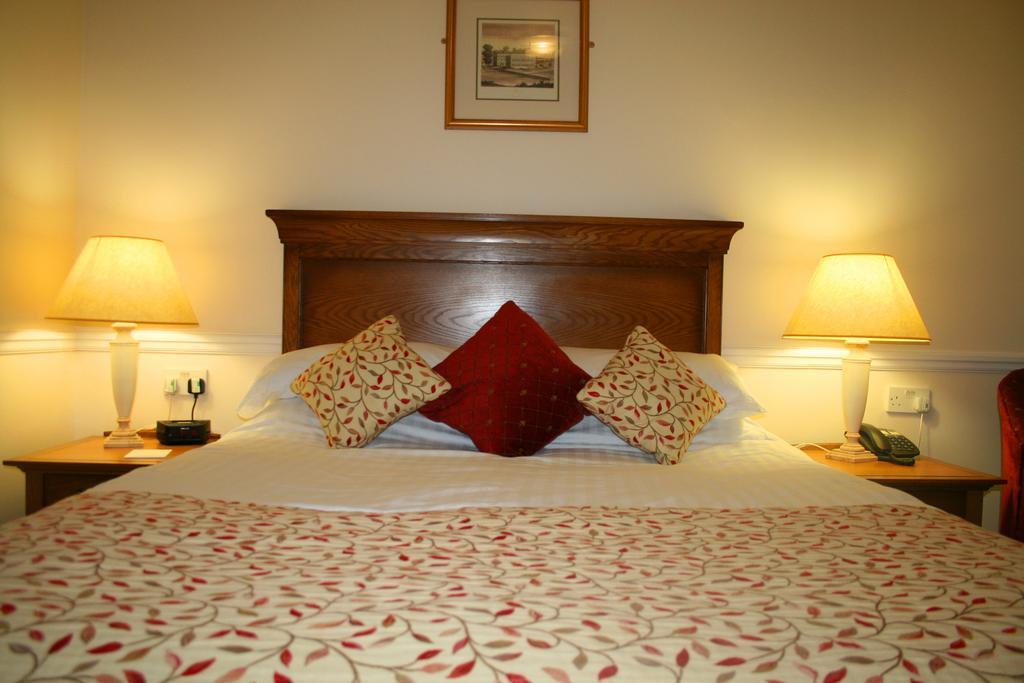 Queens Head Inn Nassington Екстер'єр фото